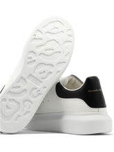 "Oversize" sneakers